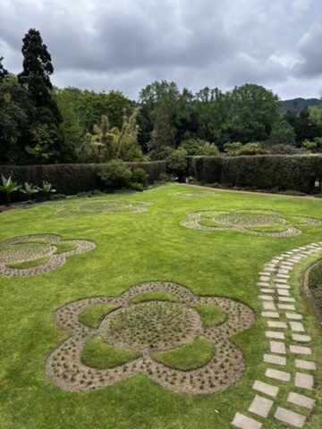 A moment of human connection in the Azores — warmth, ease, the good kind of encounter