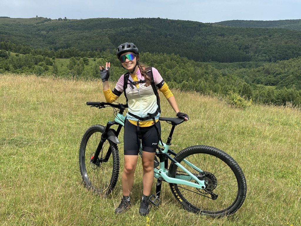 Anca with Orbea in a green meadow near Cluj