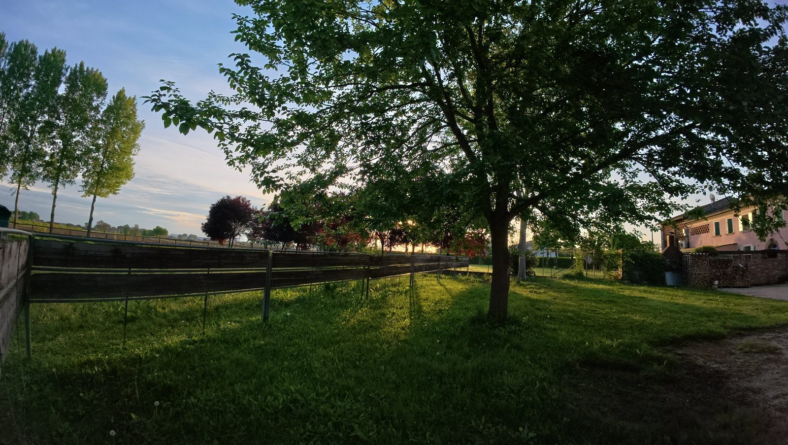 Waking up in the open on the Veneto Gravel route — nature, early light, the simplicity of a sleeping mat and a field